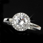 Round ring wth main big stone